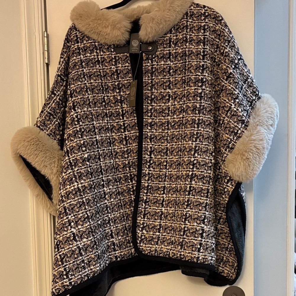 Chic Plaid Cape with Faux Fur Trim